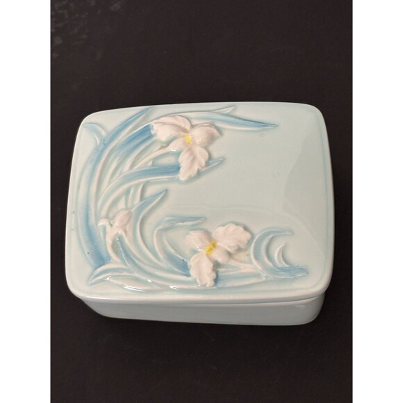 Vintage Light Blue & Pink Iris Flowers on Square Ceramic Trinket Jewelry Box Lid - Picture 4 of 9